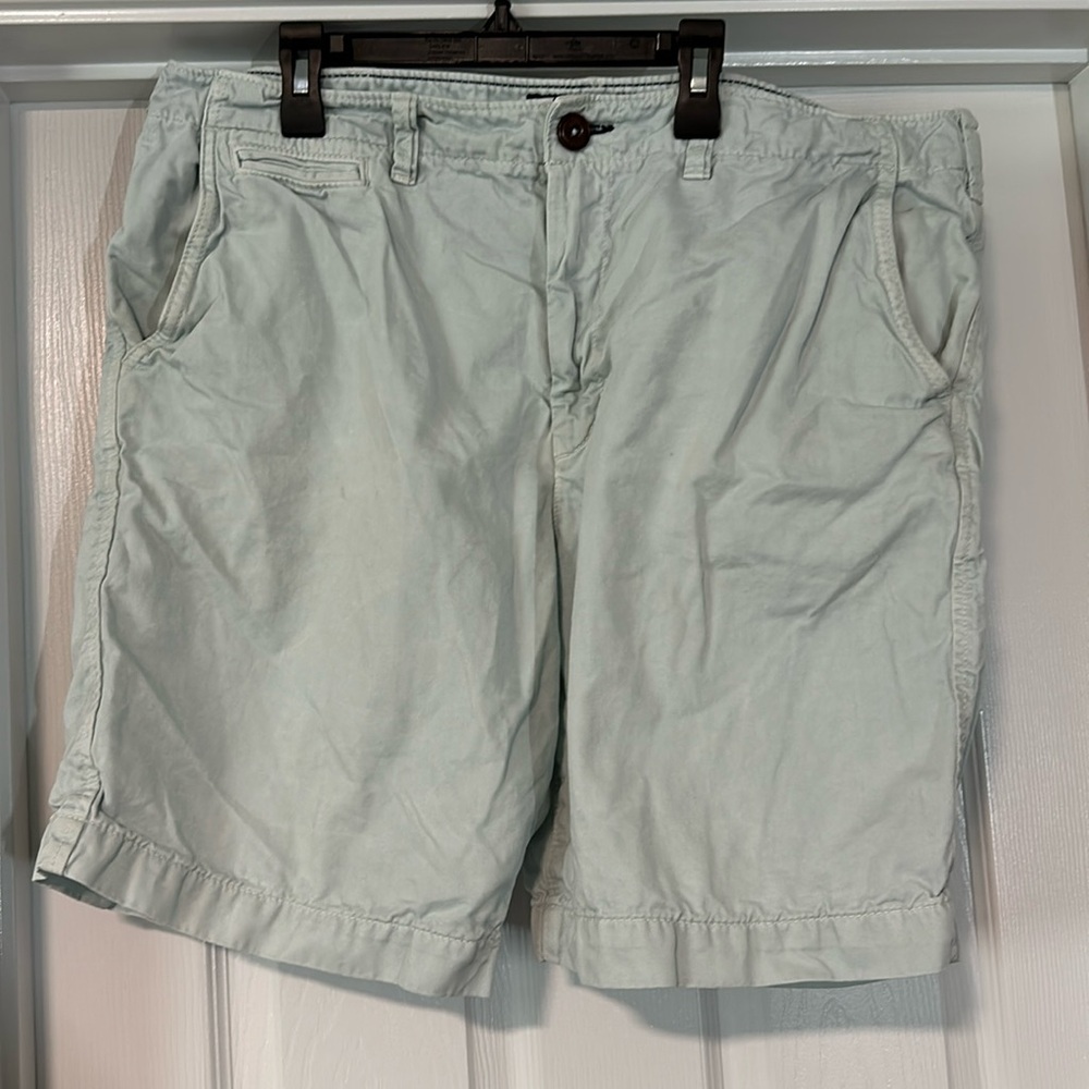 Men’s American Eagle mint shorts- size 38- good condition